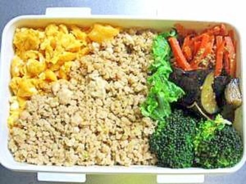 定番だけど、やっぱり美味しい！鶏そぼろ弁当